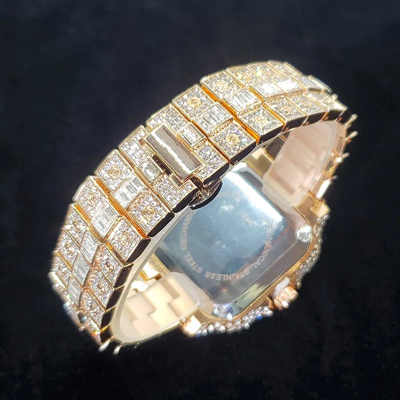 ساعات أرقام مربعة ملونة مرصعة بالألماس