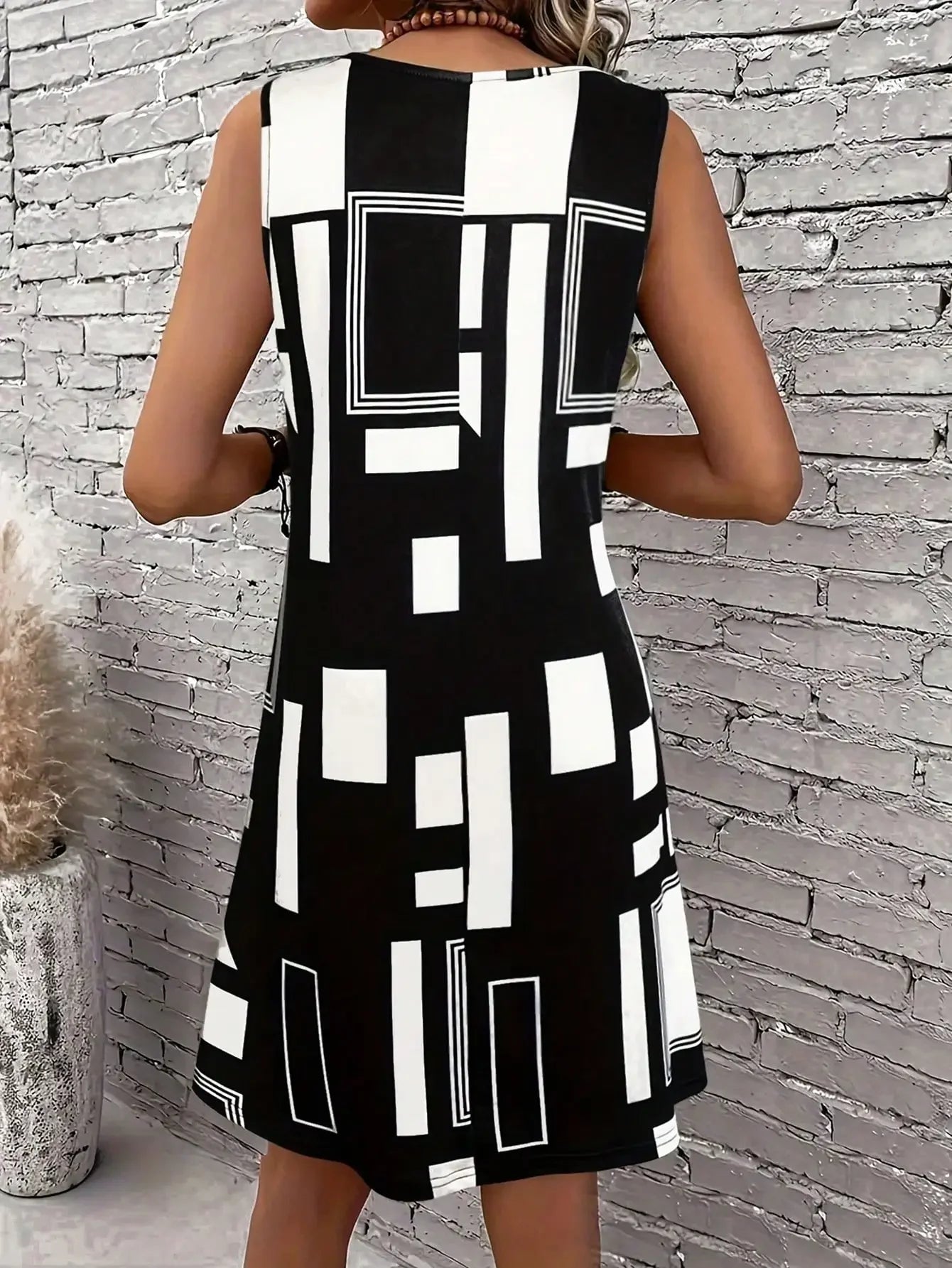 Geometric Pattern Sleeveless Midi Dress