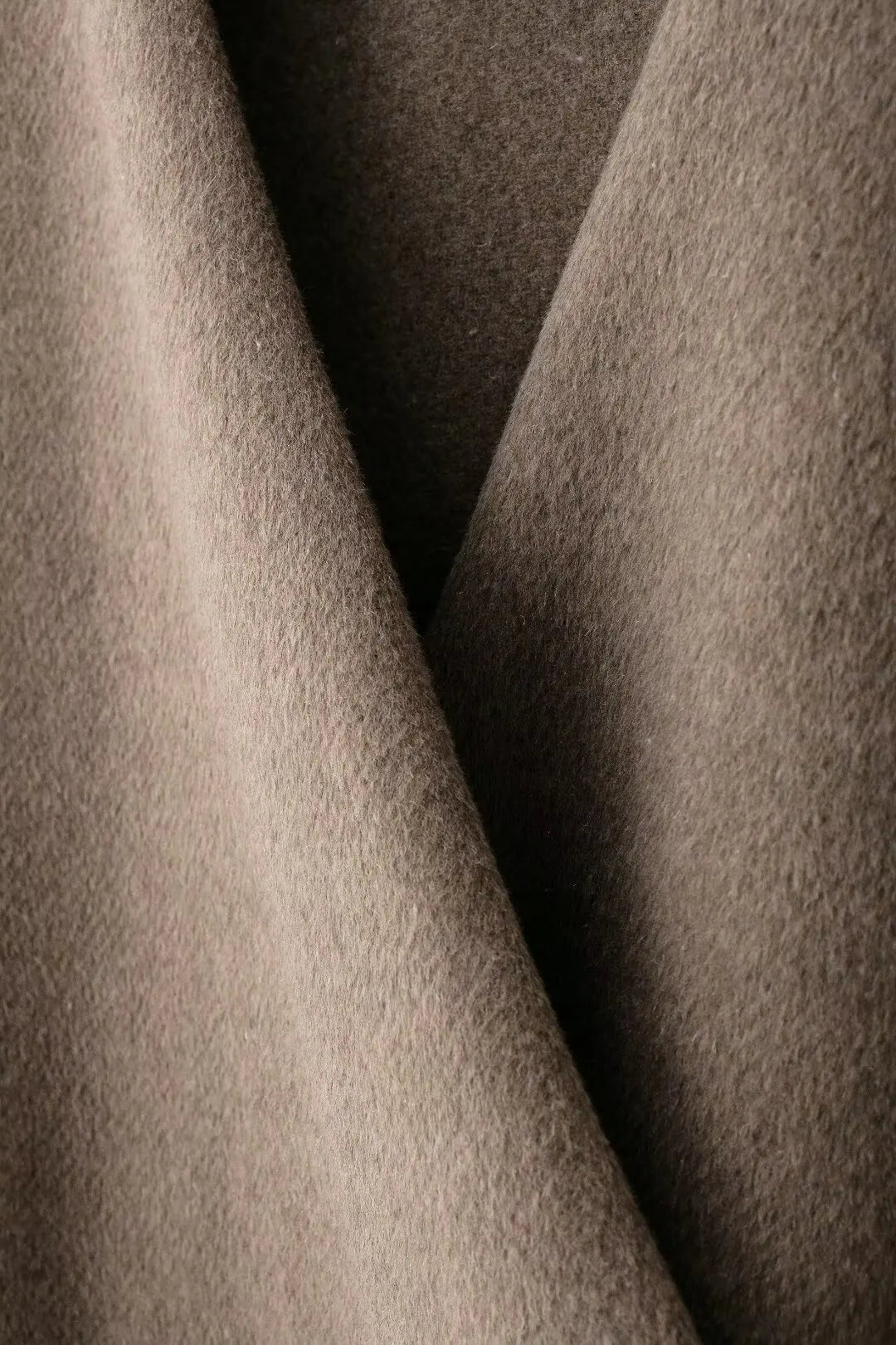 Chaqueta suave de manga larga con cuello en V y cinturón cruzado