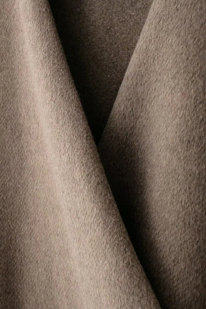 Chaqueta suave de manga larga con cuello en V y cinturón cruzado