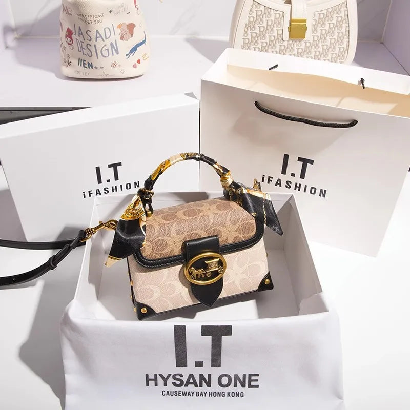 DANA minimalist small Box bag