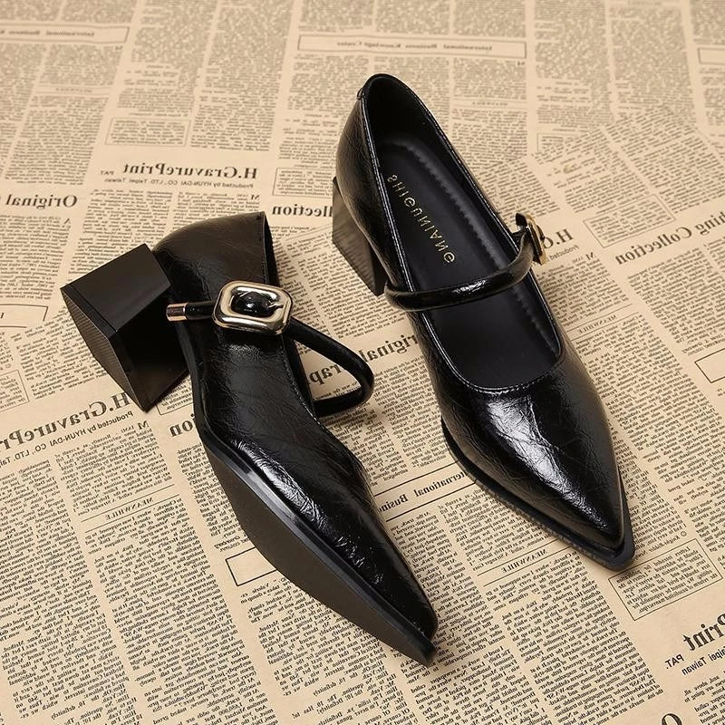 Retro mid length single belt buckle pointed toe leather shoes