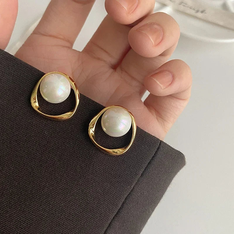 PearlGold Round Stud Earrings