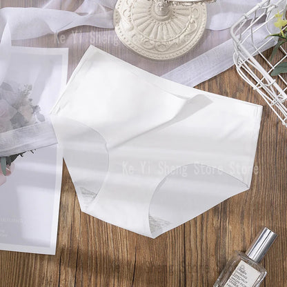 3 pieces of low-rise, seamless Lingerie