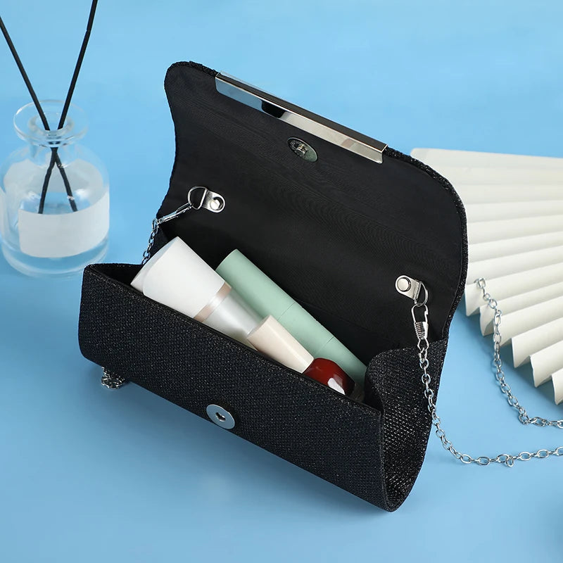 Pop metal chain shoulder bag