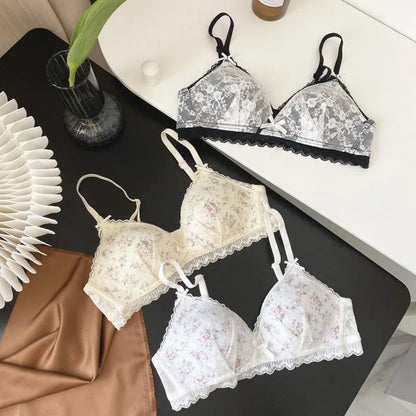 حمالة صدر شفافة من الدانتيل المثير مع أزهار