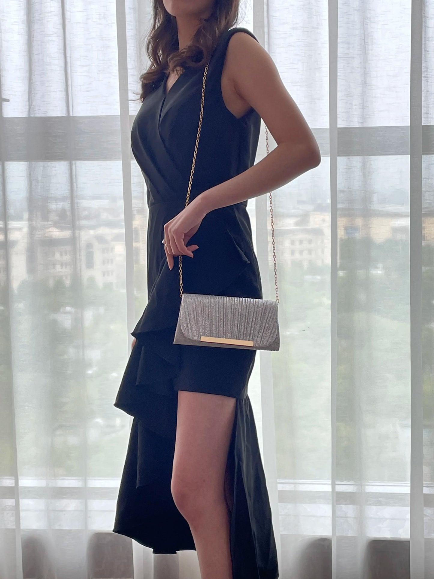 Pop metal chain shoulder bag