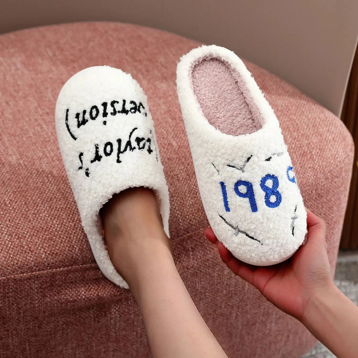 Music Idol 1989 Taylor Letter Stuffed Home Thick Sole Plaid Fur Cotton Slippers