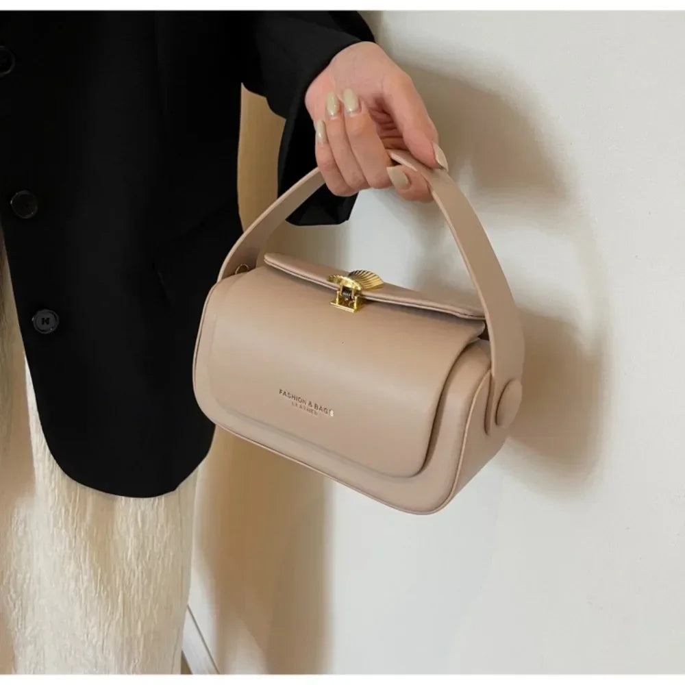 Black Shoulder Versatile Retro Crossbody Square Leather Flap Handbags