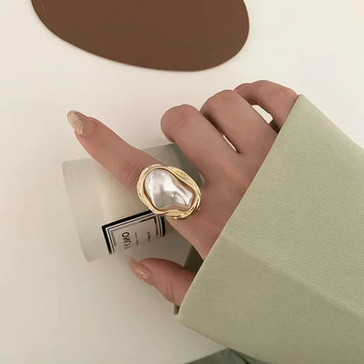DANA White Enamel Metal Geometric Ring