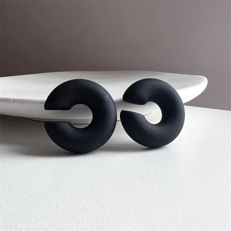 DANA Round Circle Clip Earrings