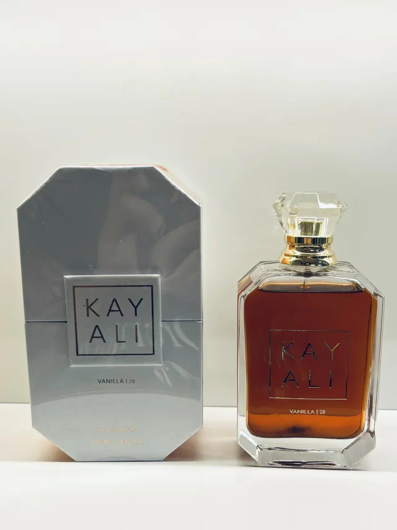 عطر فاخر يدوم طويلاً