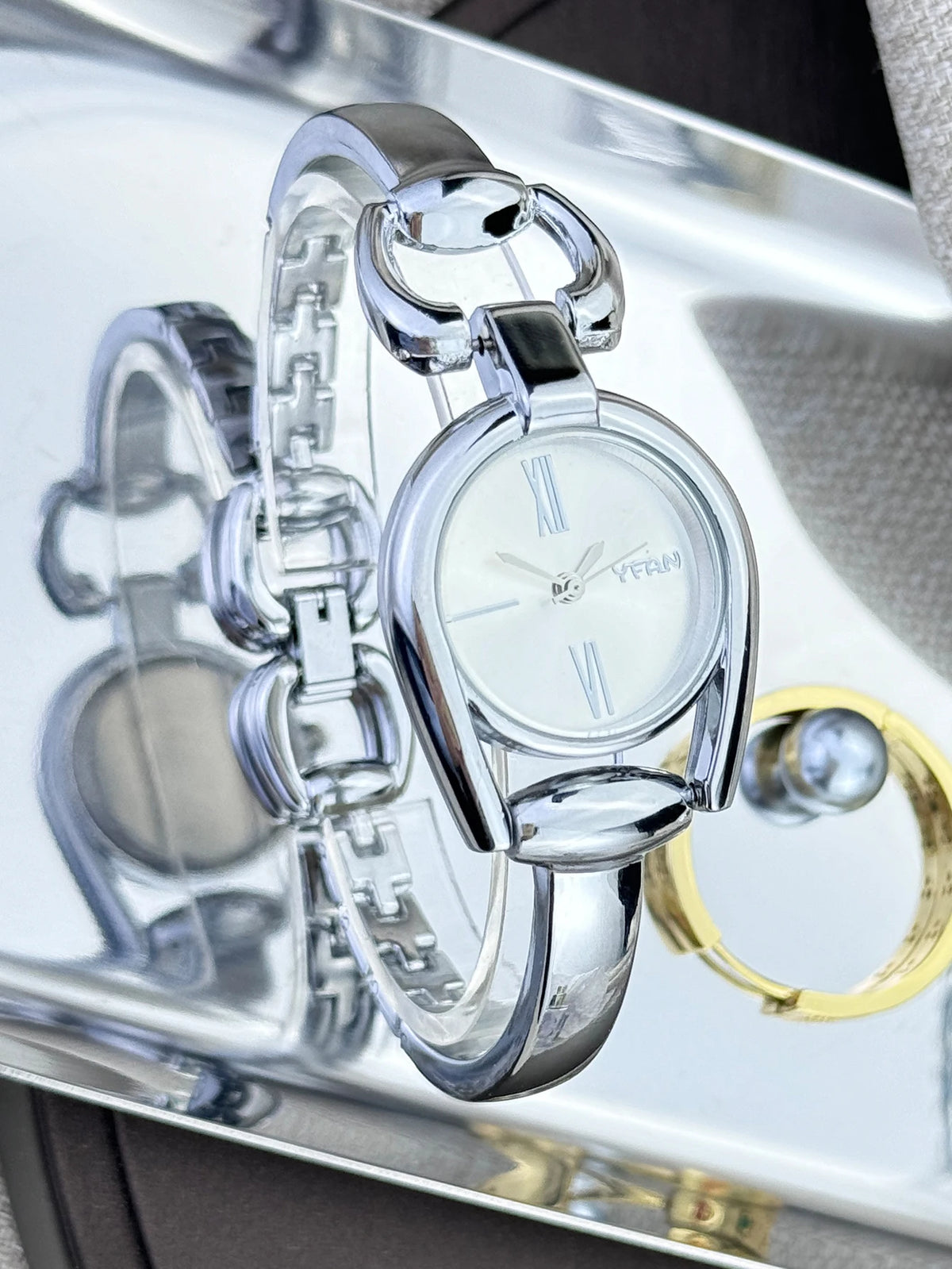 Retro Button Wristband Bracelet Quartz Watch Bracelet