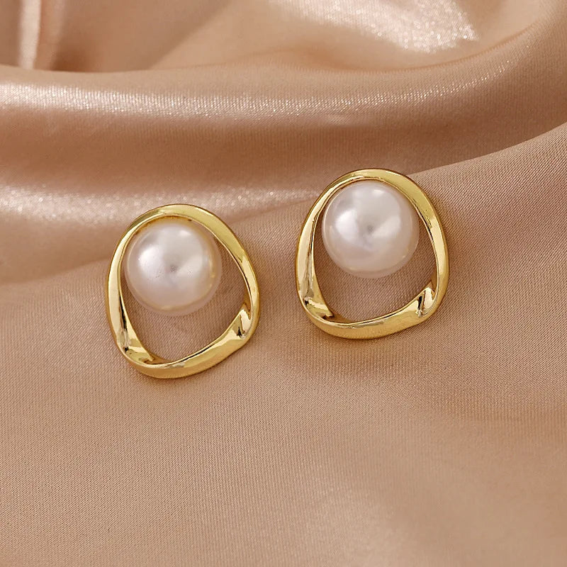 PearlGold Round Stud Earrings