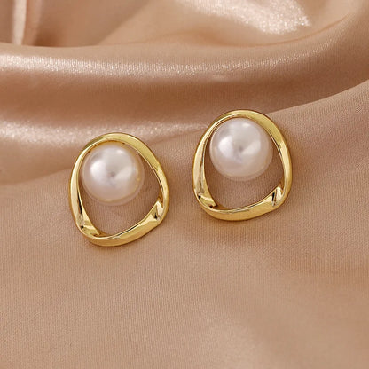 PearlGold Round Stud Earrings
