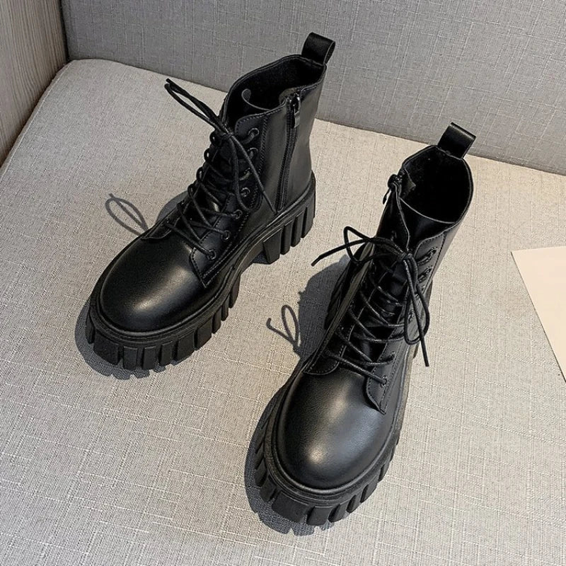 DANA Leather walking boots