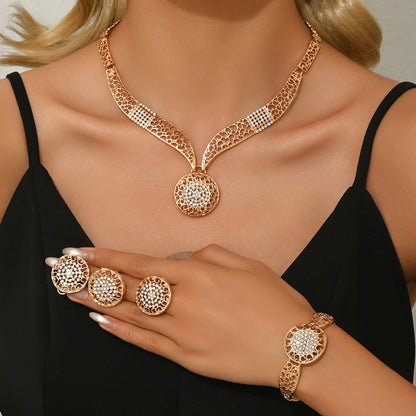 Metal necklaces banquets Jewelry set