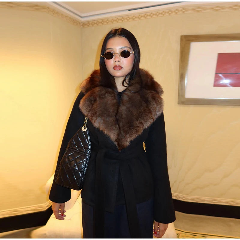 Elegantes abrigos de piel de manga larga