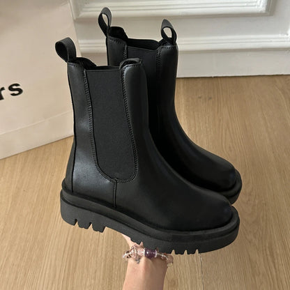 Sooty British-style Round-Toe Short with Thick Soles Boots