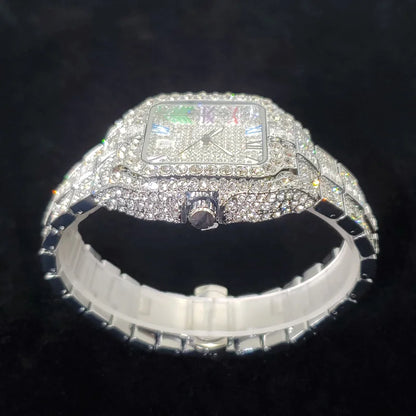 ساعات أرقام مربعة ملونة مرصعة بالألماس