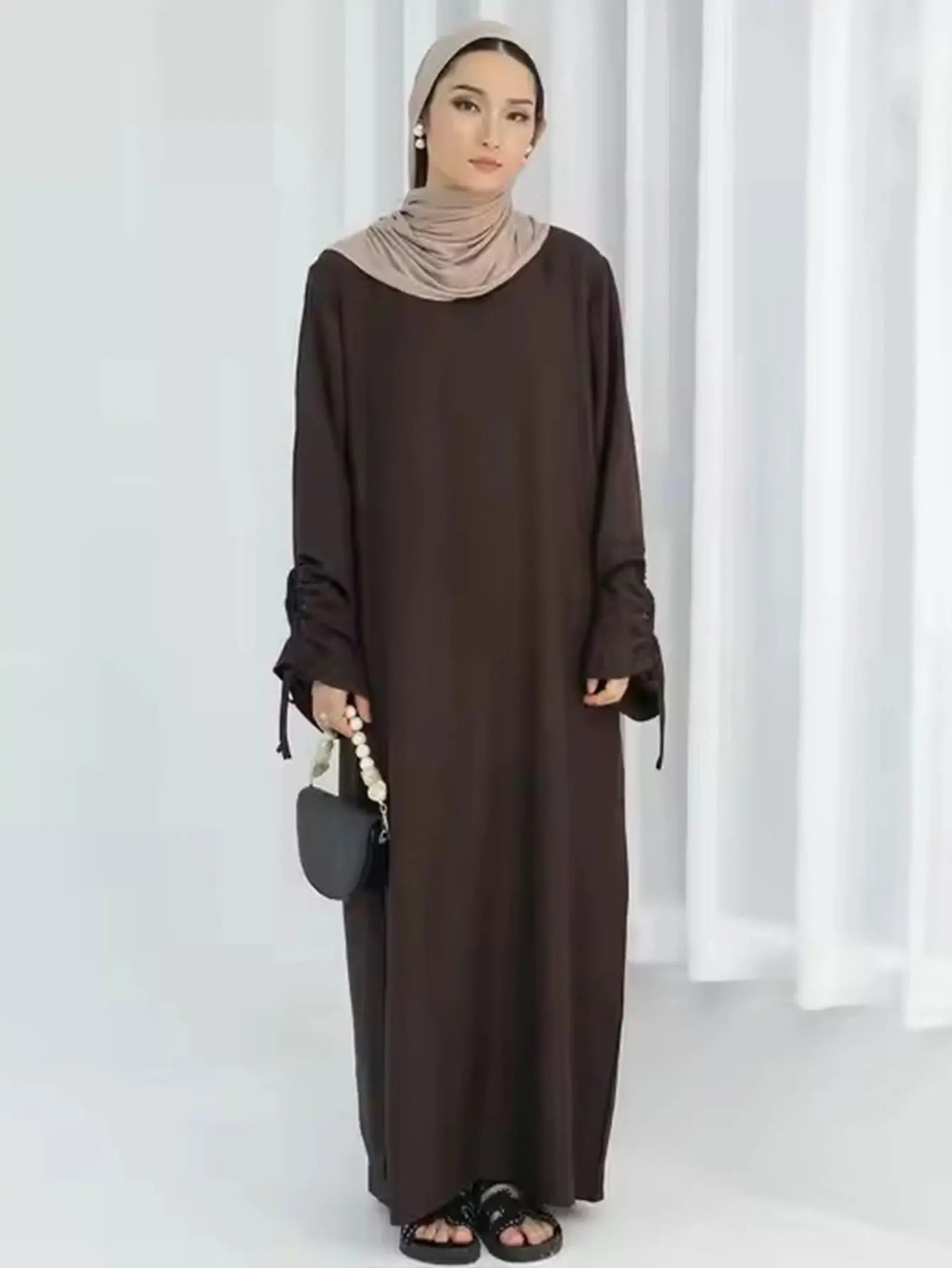 عباية إسلامية بأكمام برباط طويل