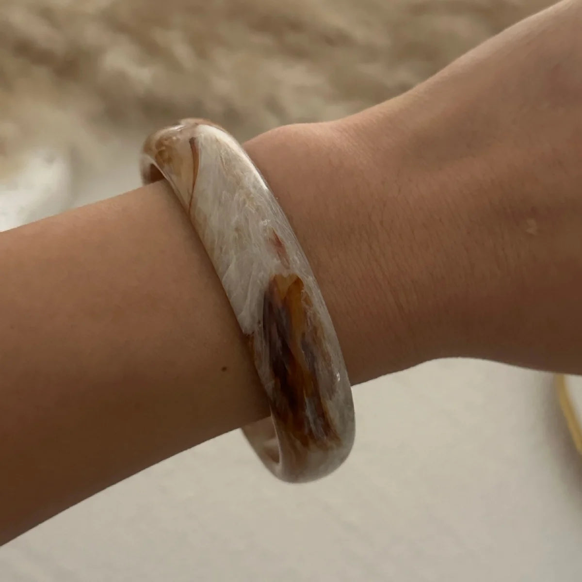 Vintage Irregular Resin Wide Bangle Inlaid Imitation Redstone Bracelets