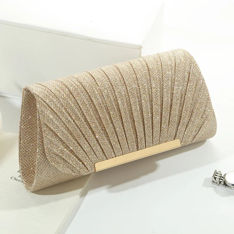 Pop metal chain shoulder bag