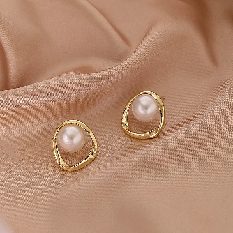PearlGold Round Stud Earrings