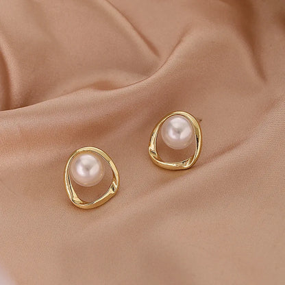 PearlGold Round Stud Earrings