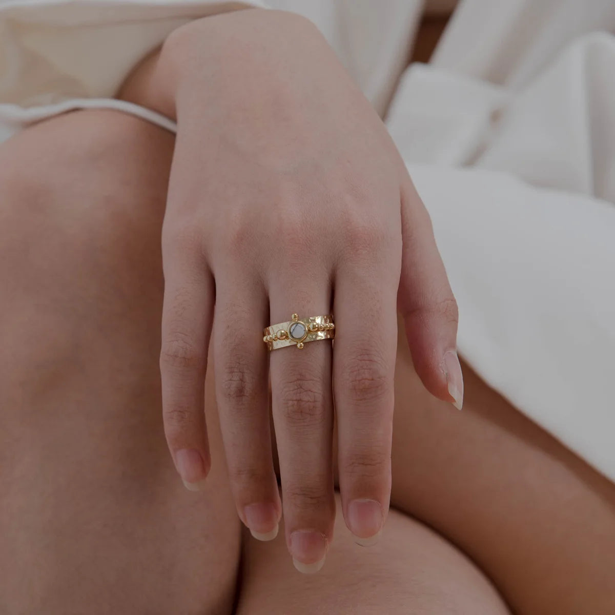 Creative Gold Plated Stainless Steel Simple Geometric Round Natural Stone Ring