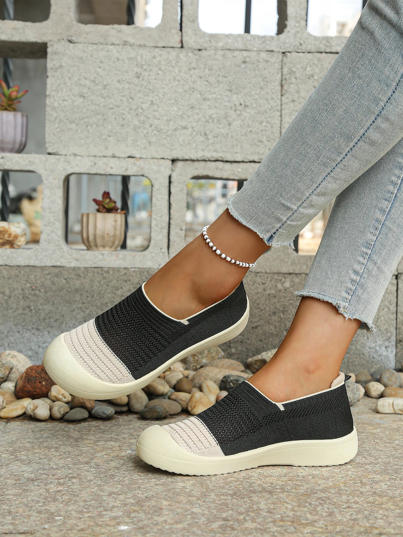 Retro Dual-tone Slip-on Breathable Soft Shoes