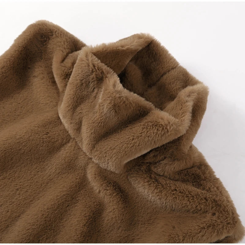 Elegantes abrigos de piel de manga larga