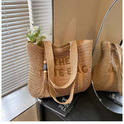 Large capacity woven straw woven bag