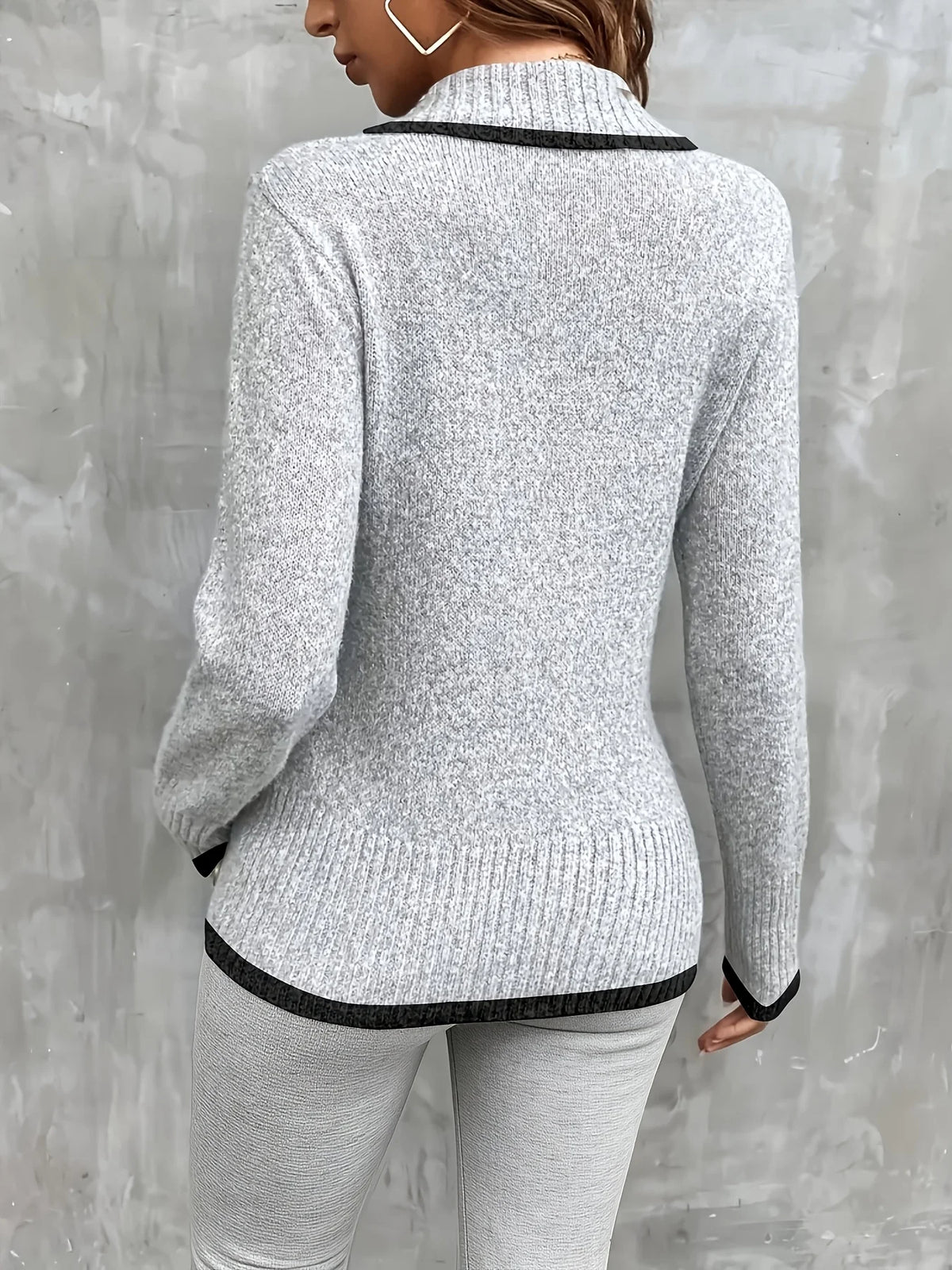 Color Blocking V-Neck Commuter Style Buttoned Long-Sleeved Knit Sweater