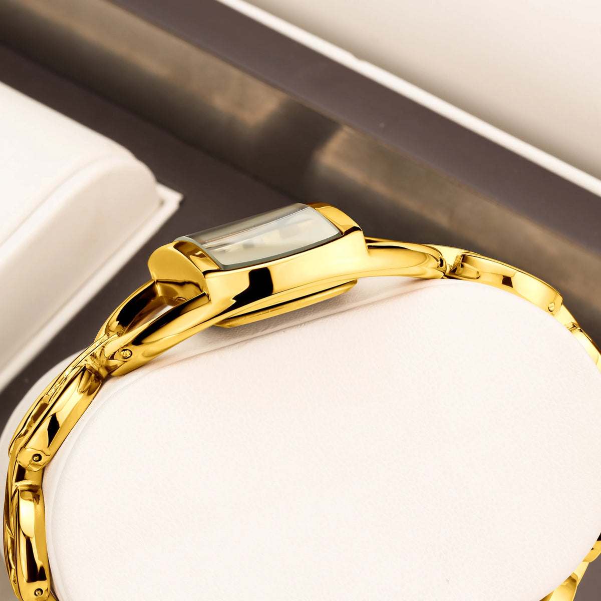 Elegant  Round Links Casual Watch