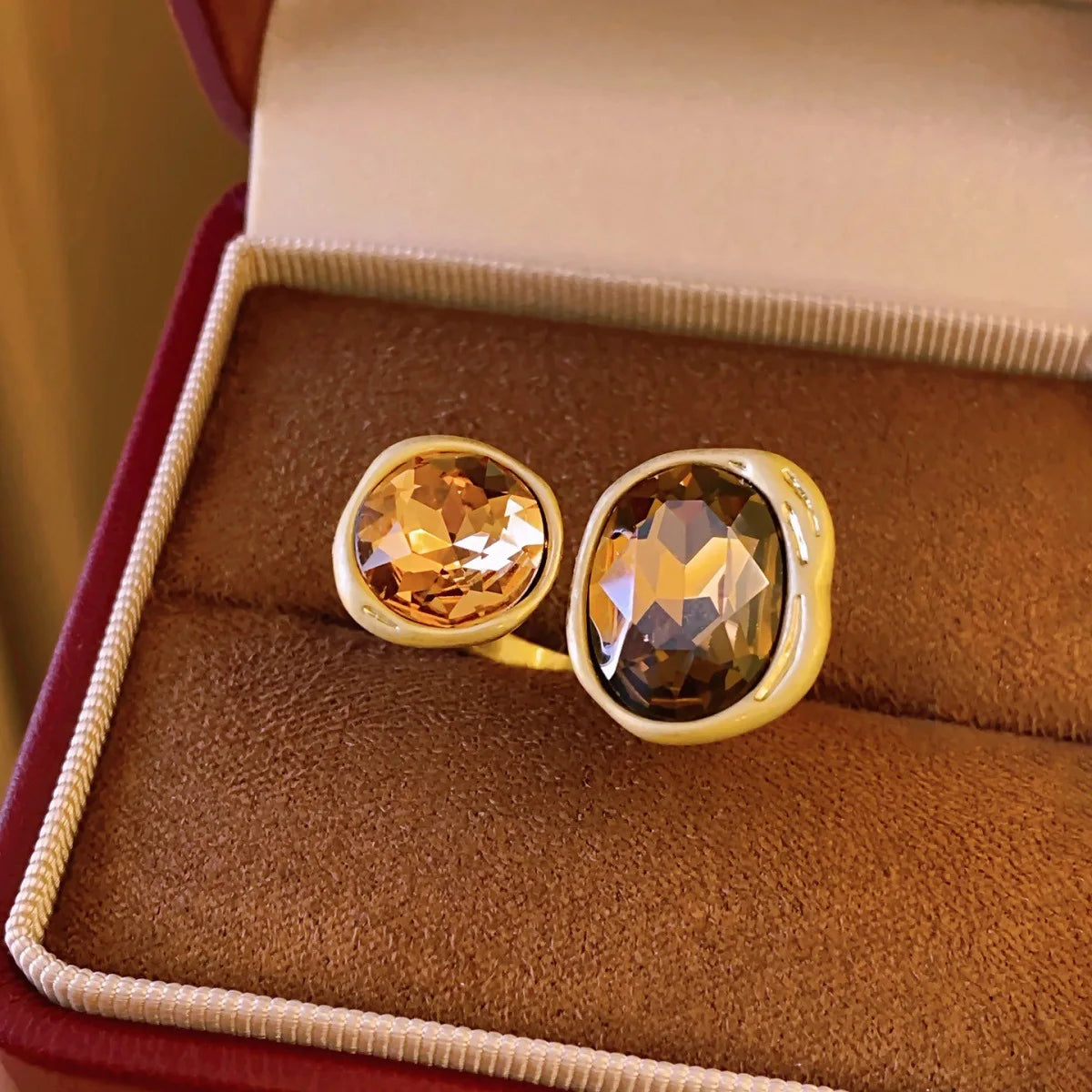 Vintage Brown Crystal Elliptical Luxury Rhinestone Contrasting Geometric Ring