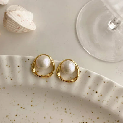 PearlGold Round Stud Earrings