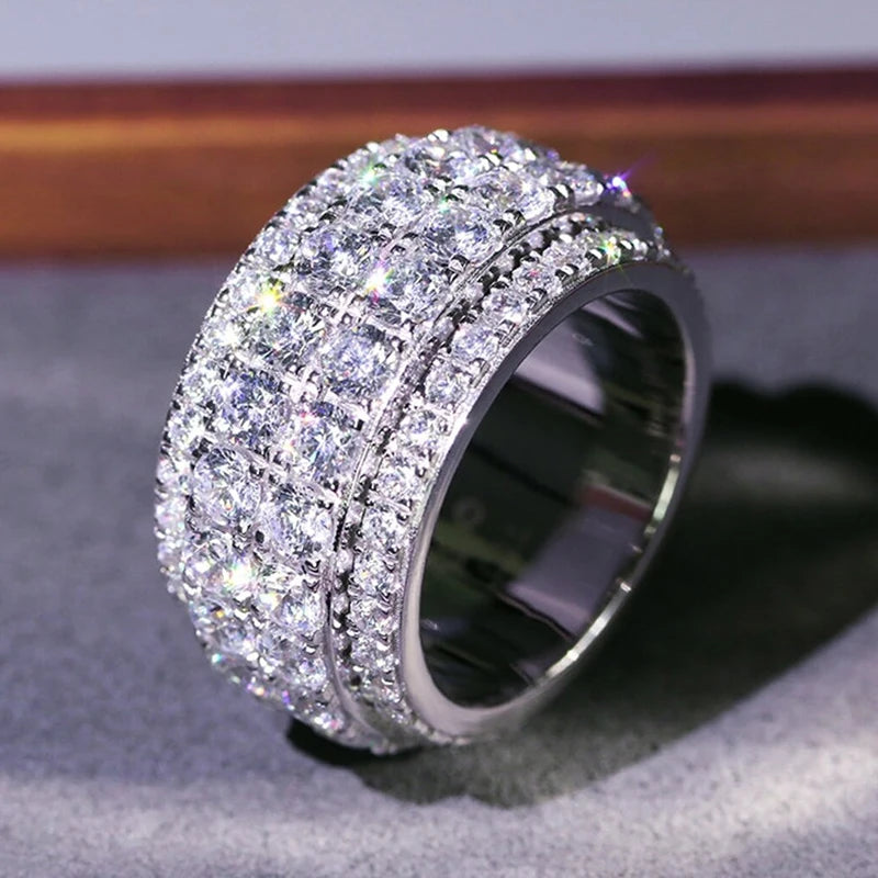 خاتم عريض مرصع بأحجار الزركونيا المكعبة اللامعة بالكامل
