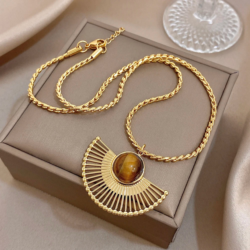 Chic Gilded Textured Natural Stone Pendant Vintage Necklace