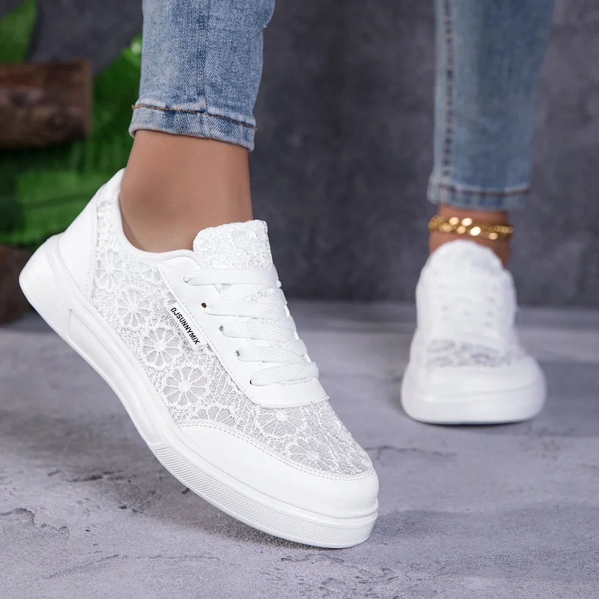 Vulcanized White Lightweight Athletic Skateboard Sneakers