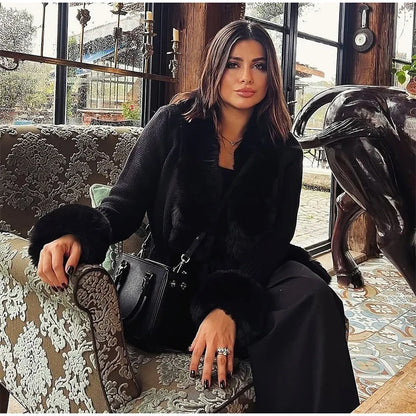 Elegantes abrigos ajustados de manga larga con piel sintética