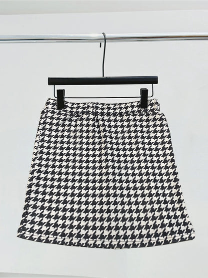 Falda corta elegante con cintura elástica