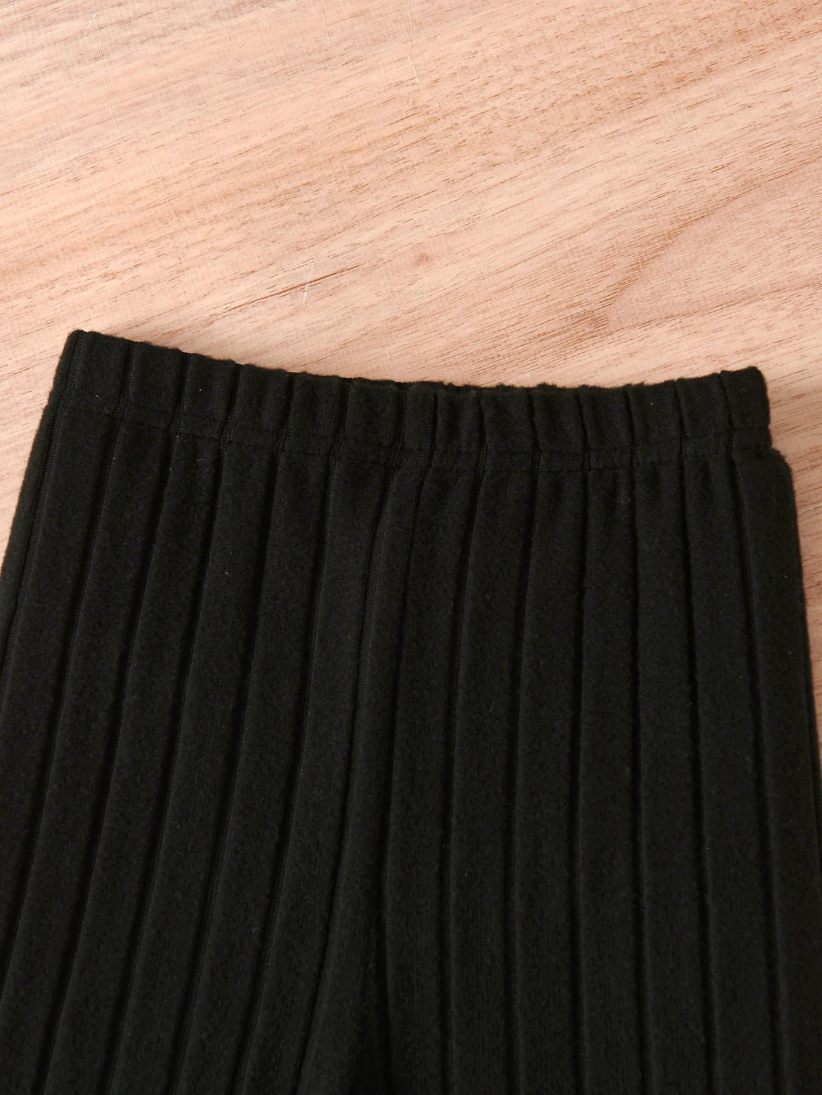 A Two-Piece Set Of Hooded Color-Blocking Tops And Trousers