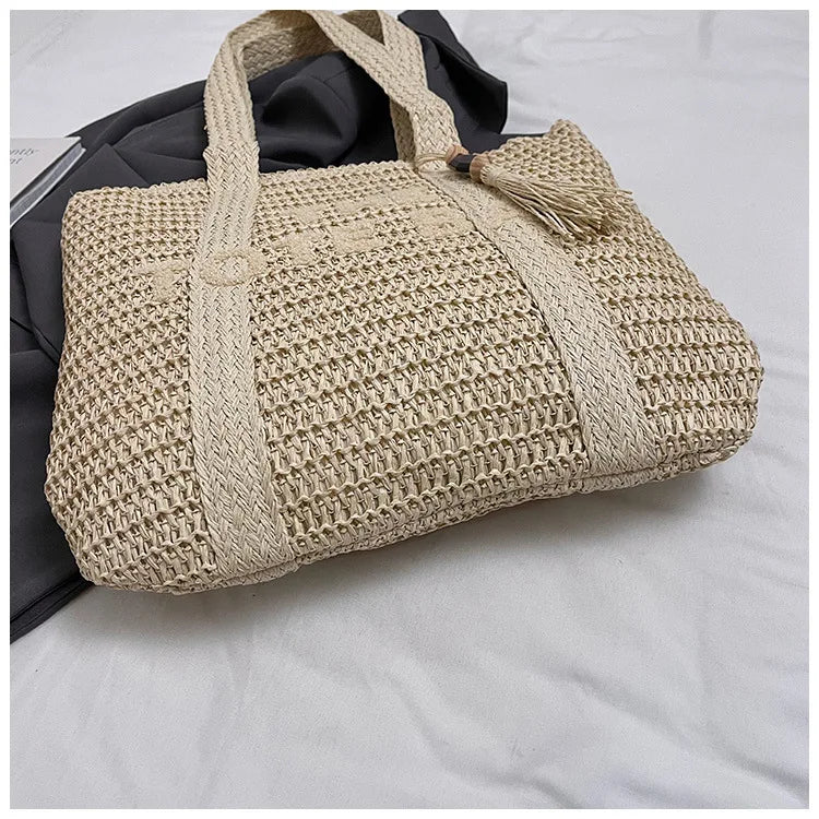 Large capacity woven straw woven bag