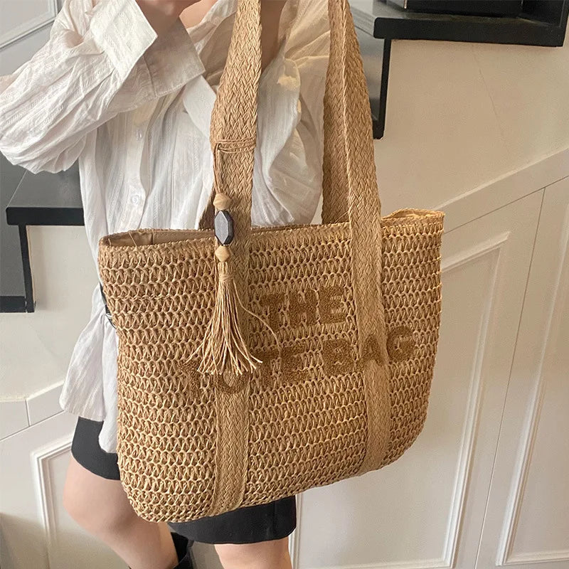 Large capacity woven straw woven bag