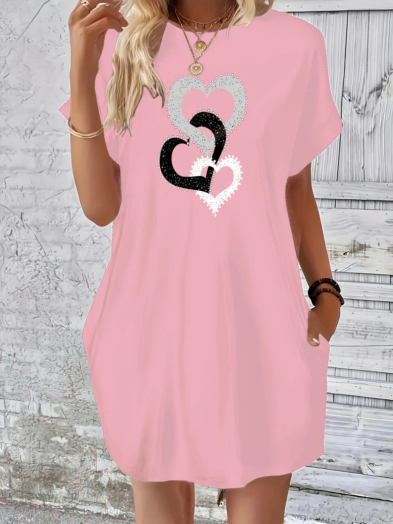 Loose plus size heart-shaped printed round neck short sleeved dress