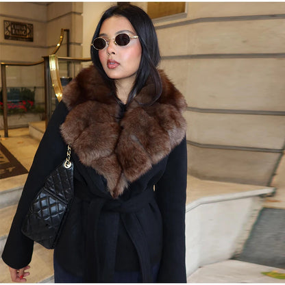 Elegantes abrigos de piel de manga larga