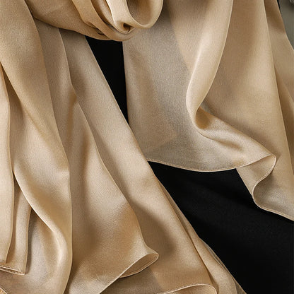 Pañuelo de seda de lujo de color liso