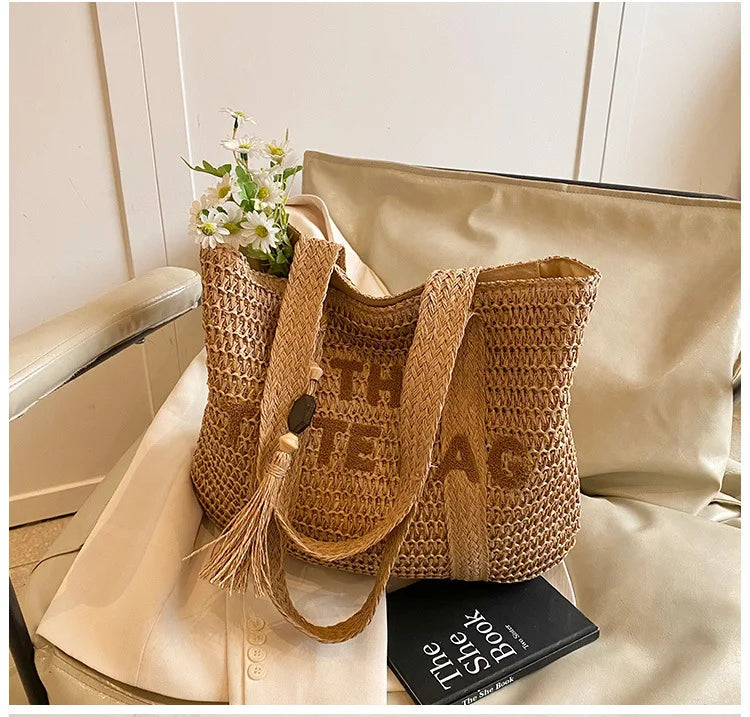 Large capacity woven straw woven bag