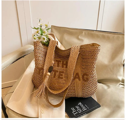 Large capacity woven straw woven bag